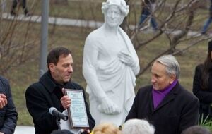 В Киеве поставили памятник Данте