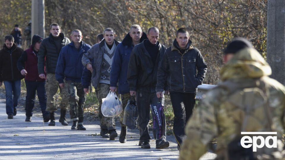 В плену боевиков находится 131 человек, сообщил Тандит