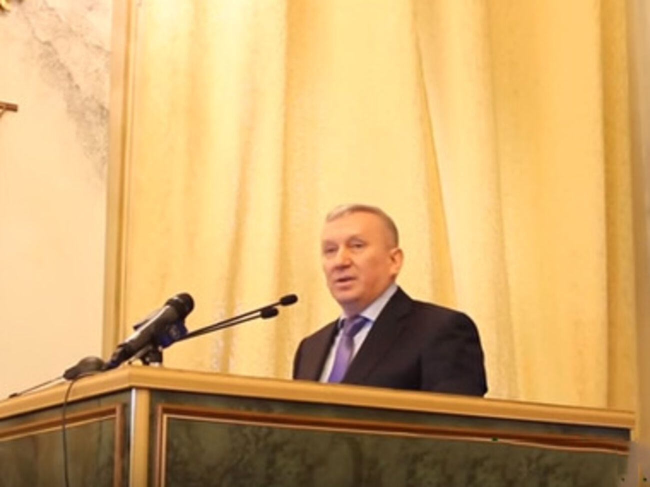 Побитый Парасюком генерал СБУ Писный подал в суд и требует компенсации за моральный ущерб