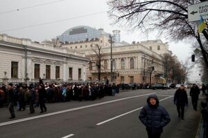 Митингующие блокируют ул. Грушевского перед Радой