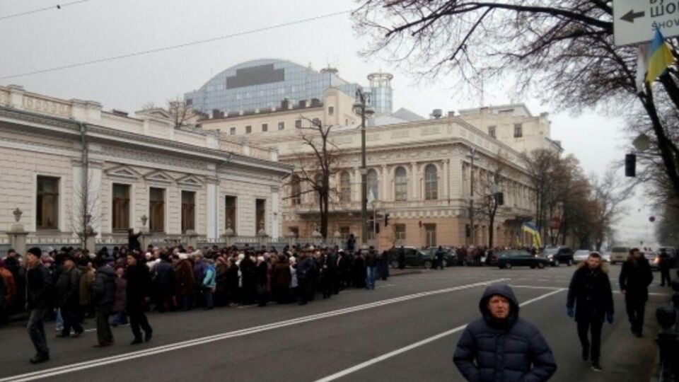 Митингующие блокируют ул. Грушевского перед Радой