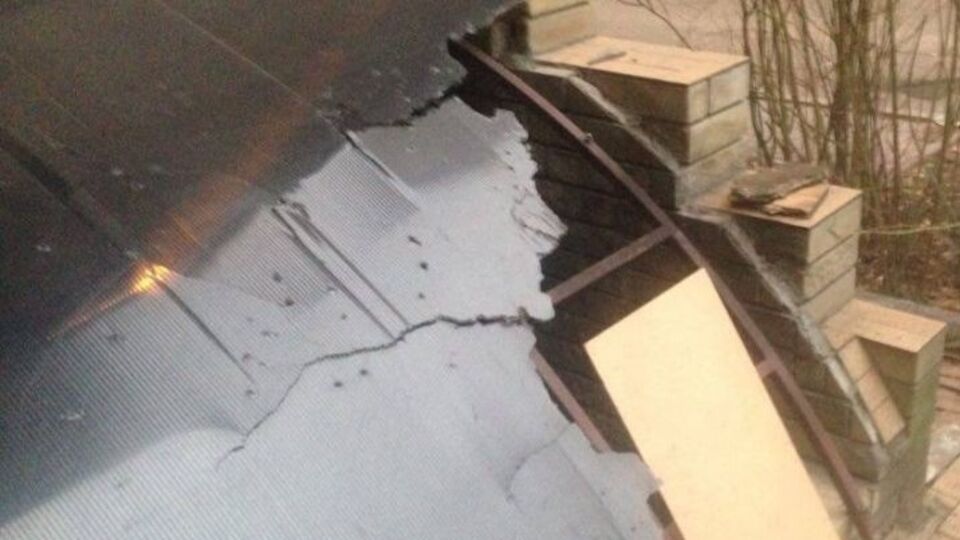 В квартире, возле которой произошел взрыв, по словам соседей, живет "обычный человек"