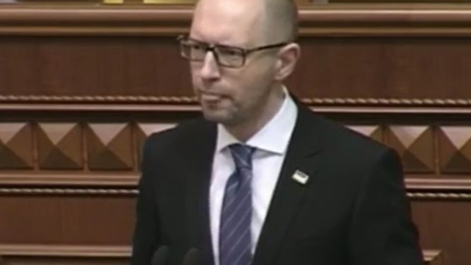 Яценюк заявил, что не держится за свое кресло