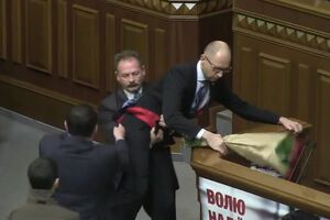 Барна попытался вынести Яценюка с трибуны Верховной Рады