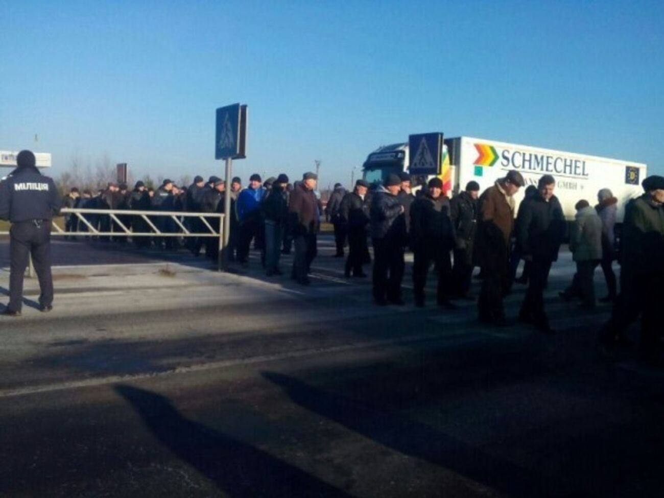 Шахтеры заблокировали проезд к таможне