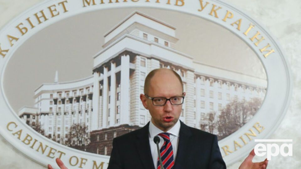 Яценюк: Это ответ тем, кто говорит, что мы берем кредиты и увеличиваем долги. Мы научились брать кредиты и уменьшать долги