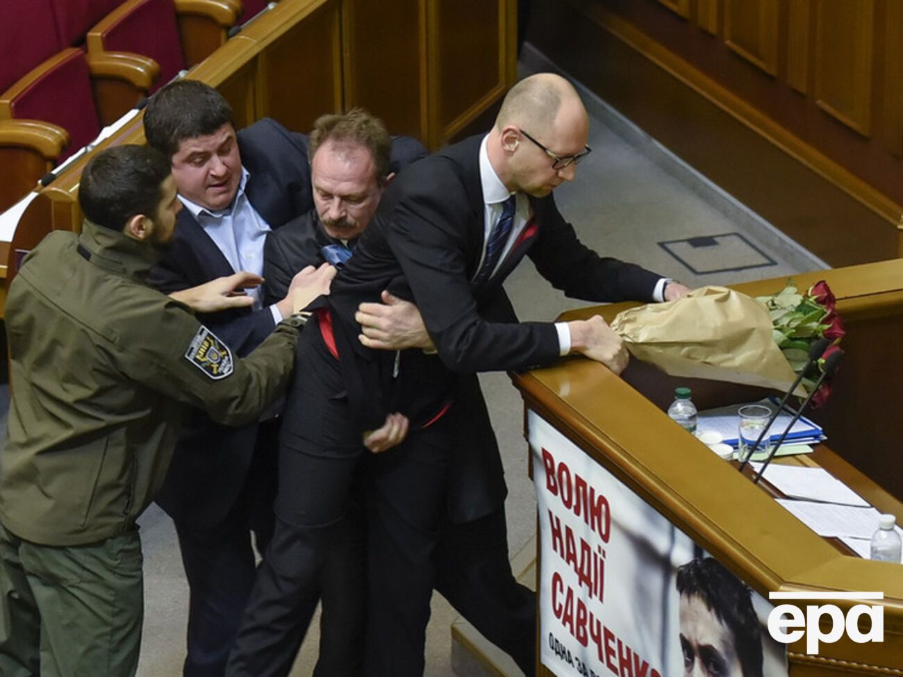 Барна сорвал выступление Яценюка в парламенте