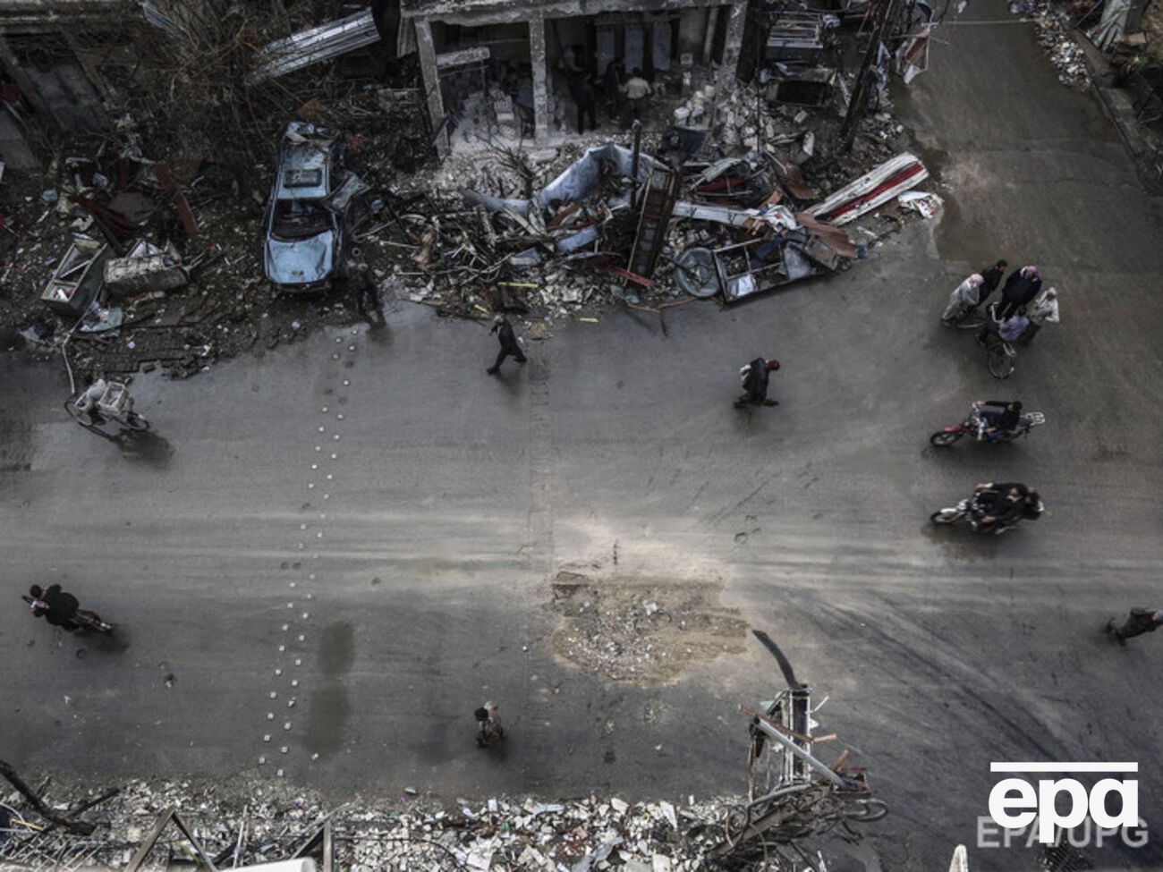 В результате трех взрывов на северо-востоке Сирии погибли около 50 человек