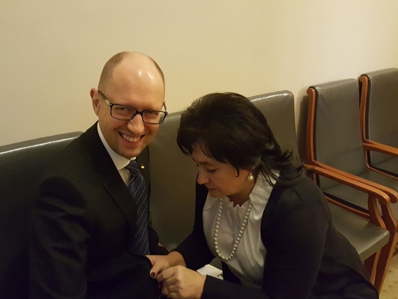 Аваков:&nbsp;Мария Матиос &ndash;&nbsp;добрая душа, пришивает оторванную диким человеком пуговицу