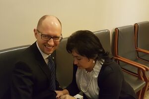 Аваков: Мария Матиос – добрая душа, пришивает оторванную диким человеком пуговицу