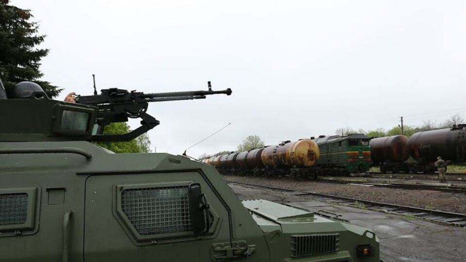 Украинцев с неожиданной контрабандой пограничники поймали на железнодорожной станции "Фенольная"