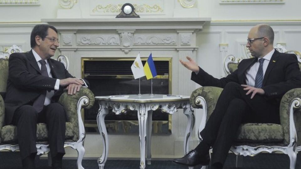 Президент Кипра Никос Анастасиадис и премьер-министр Украины Арсений Яценюк