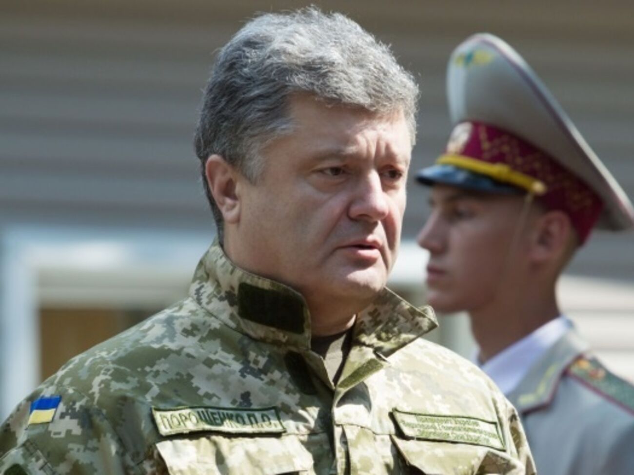 Порошенко обратился к военным по случаю Дня сухопутных войск