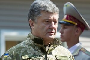 Порошенко обратился к военным по случаю Дня сухопутных войск