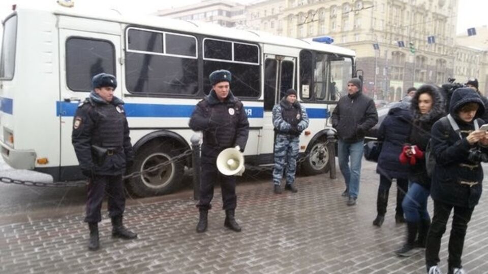Более 30 человек задержали в Москве на акции ко Дню Конституции РФ