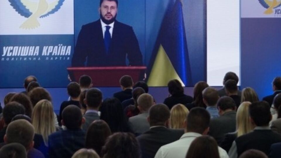 Александр Клименко: Мы летим в одном общем самолете под названием Украина. Но это не полет. Это – свободное падение