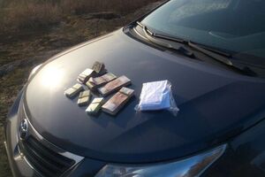 СБУ в один день задержала двух водителей с крупными суммами валюты