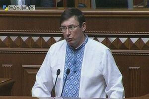 Луценко заявил, что отставка Яценюка не обсуждается