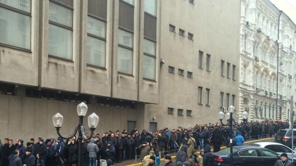 Попрощаться с Андреем Кузьменко пришли сотни людей