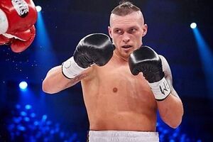 Усик одержал девятую победу в профессиональном боксе