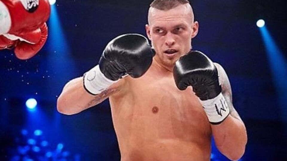 Усик одержал девятую победу в профессиональном боксе