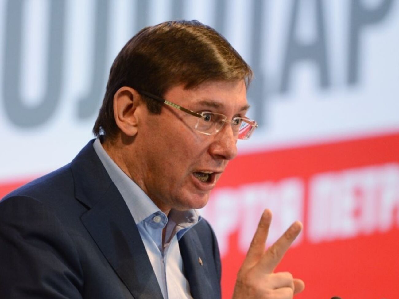 Луценко заявил, что речь об отставке Яценюка сейчас не идет