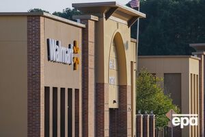 Мужчина открыл огонь в супермаркете