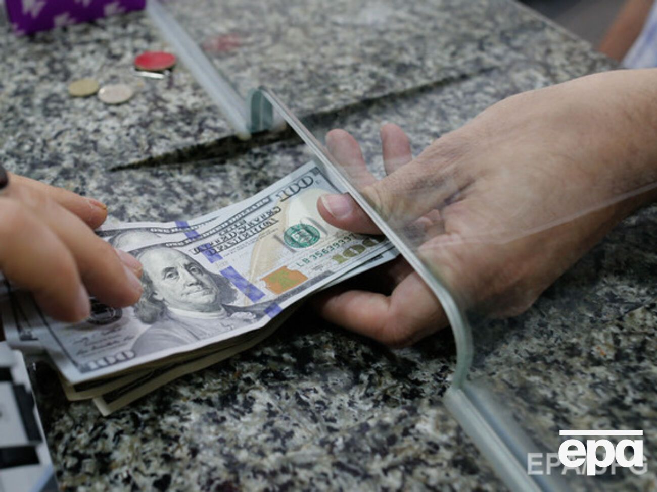 Полицейский предлагал откупиться от обвинения в незаконном завладении автомобилем