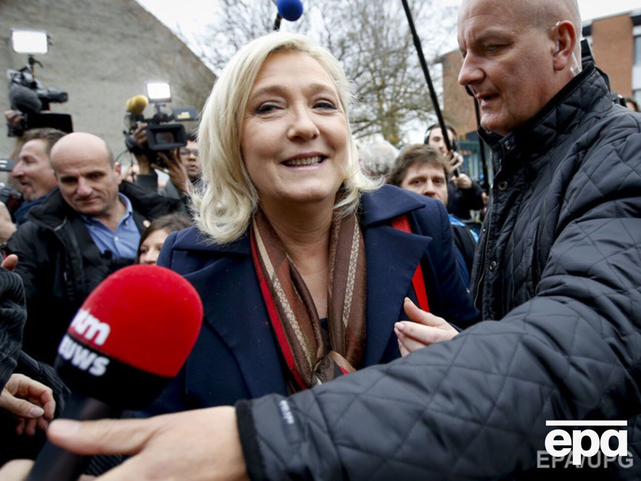 Партия Ле Пен лидирует в шести регионах