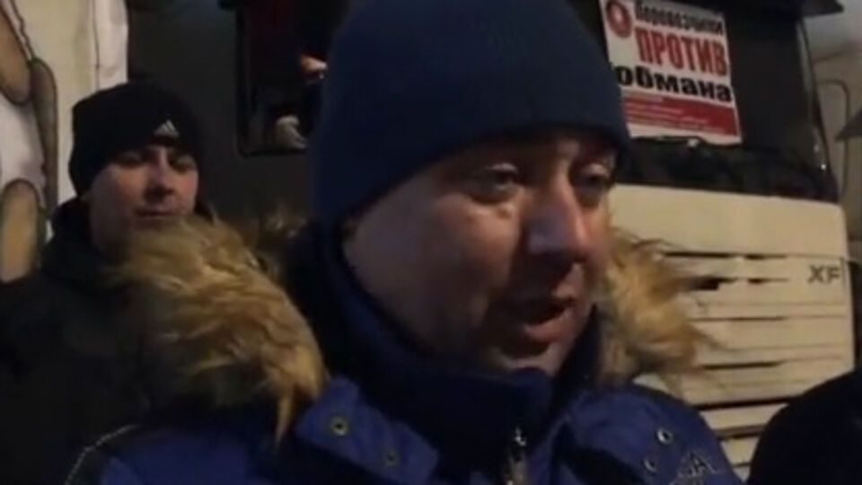 В России дальнобойщики, протестующие против внедрения системы "Платон", требуют провести референдум по этому вопросу