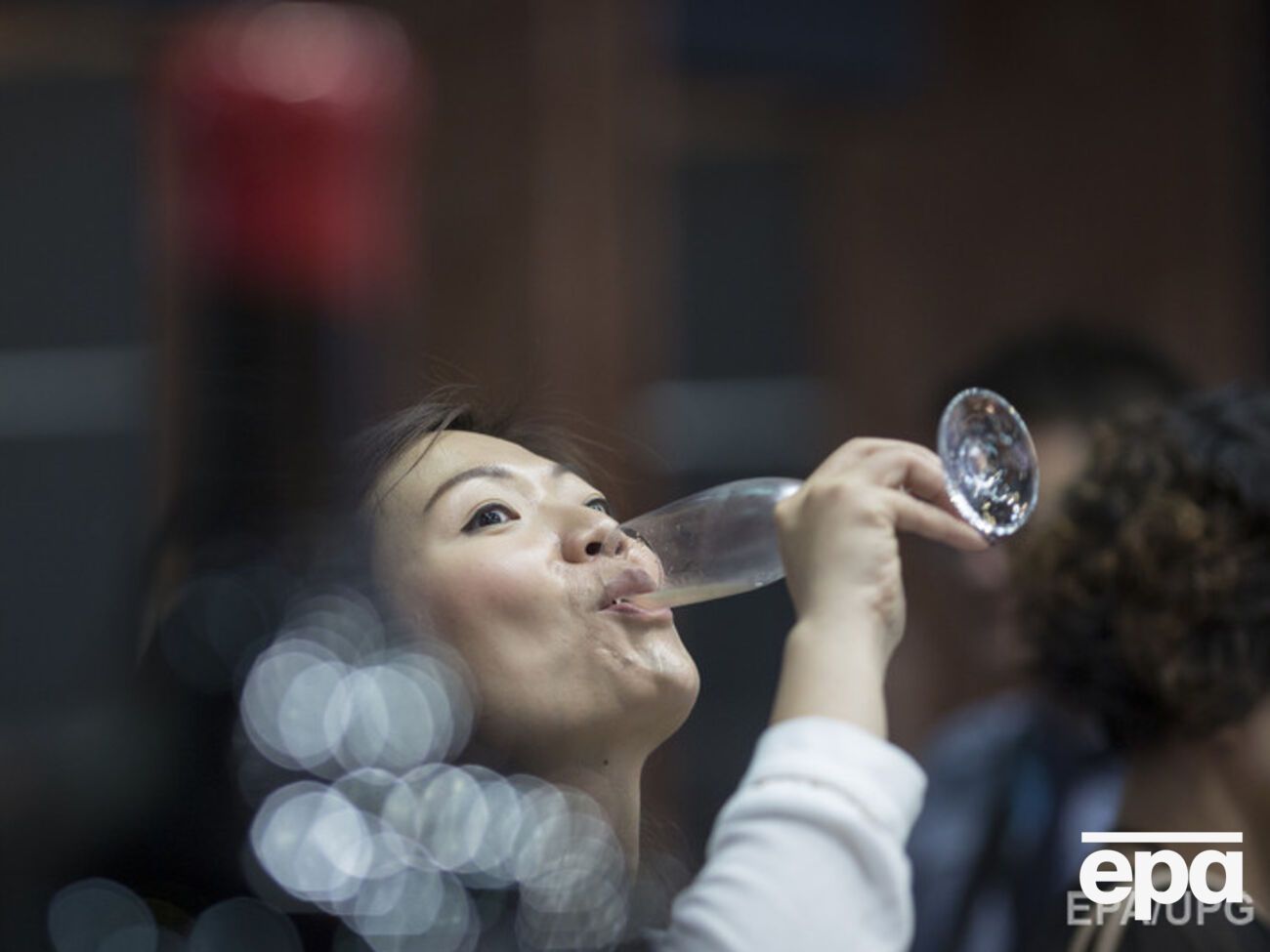 19 камбоджийцев отравились рисовым вином