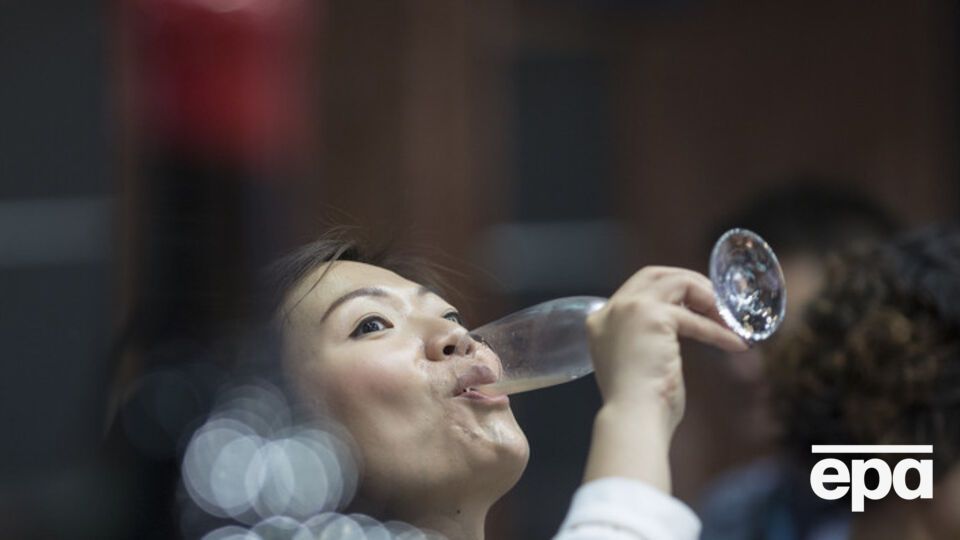 19 камбоджийцев отравились рисовым вином