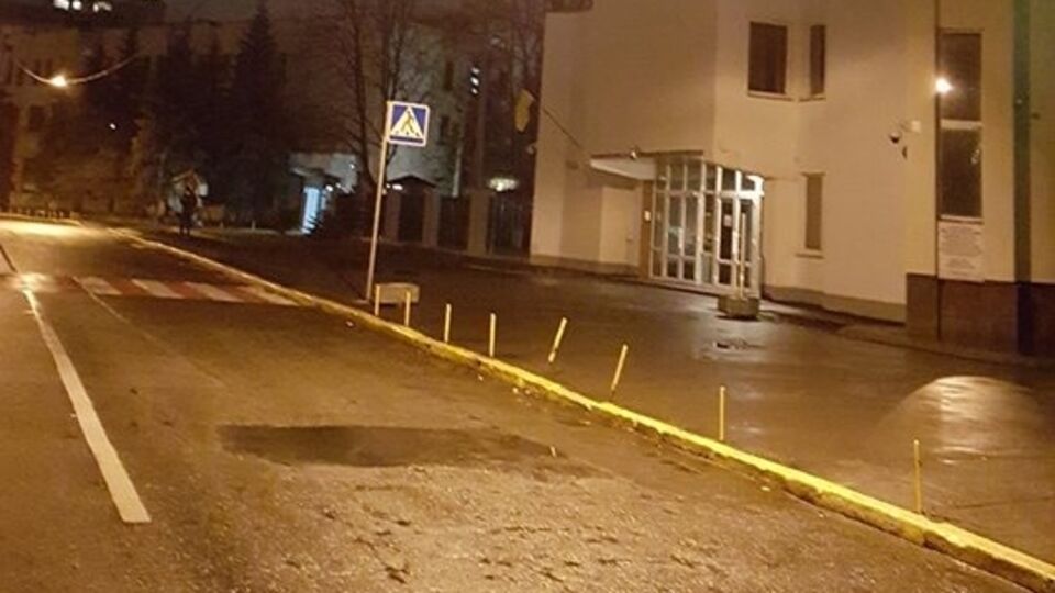 Стативко: Киев, Богомольца, 10. Проходная МВД Украины. Бессрочный митинг протеста