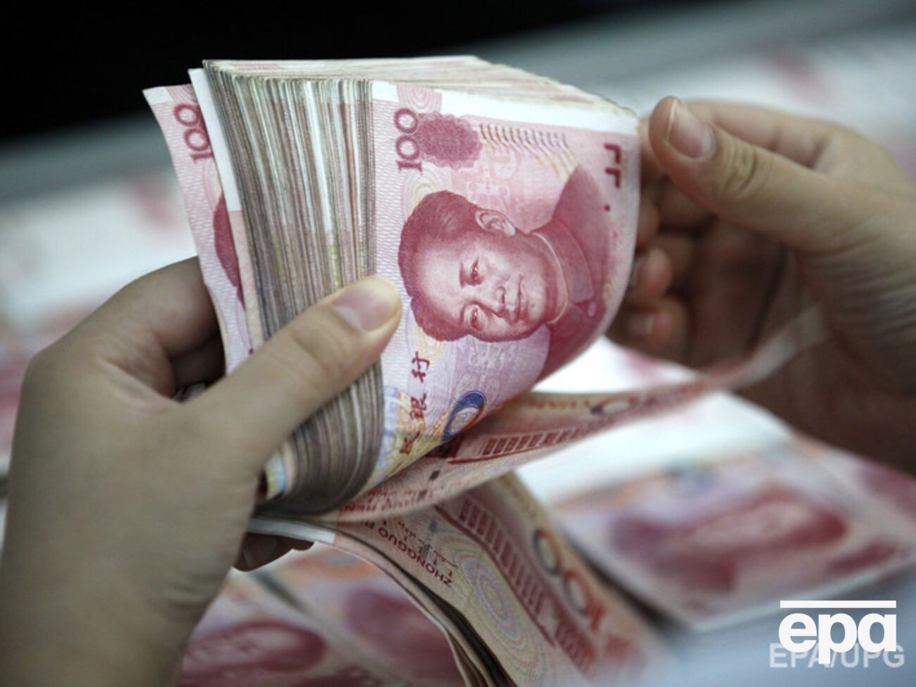 Центробанк Китая обвалил нацвалюту