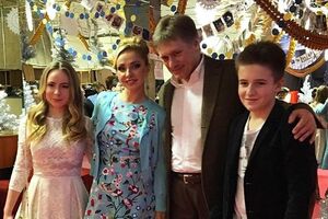 Навка и Песков пришли повеселиться на ретро-вечеринке с детьми