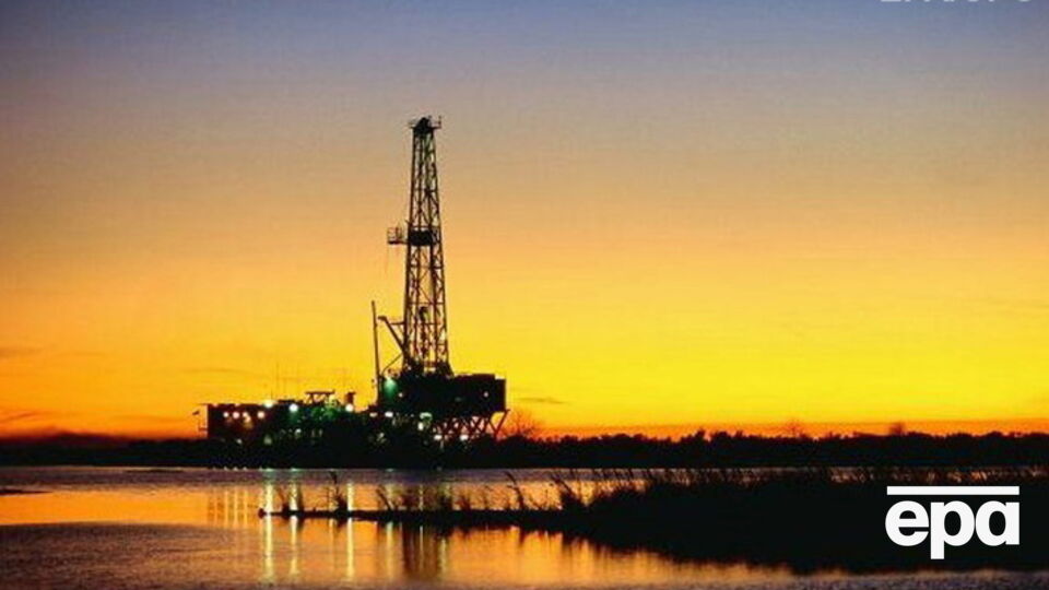 "Черноморнефтегазу" помешали транспортировать буровые установки в воды РФ