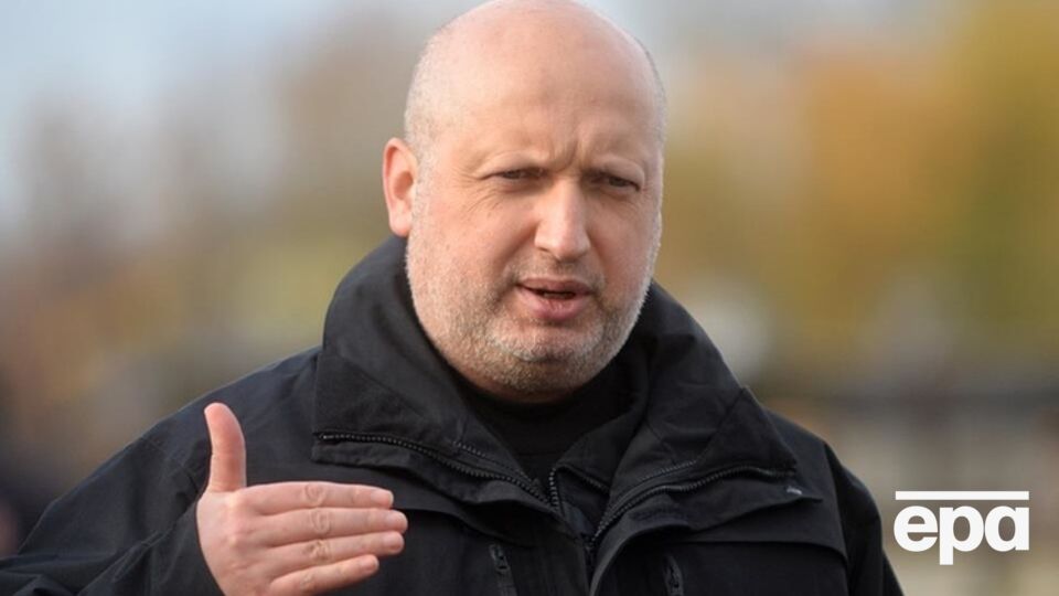 Турчинов подчеркнул, что Украина выполняет Минские соглашения