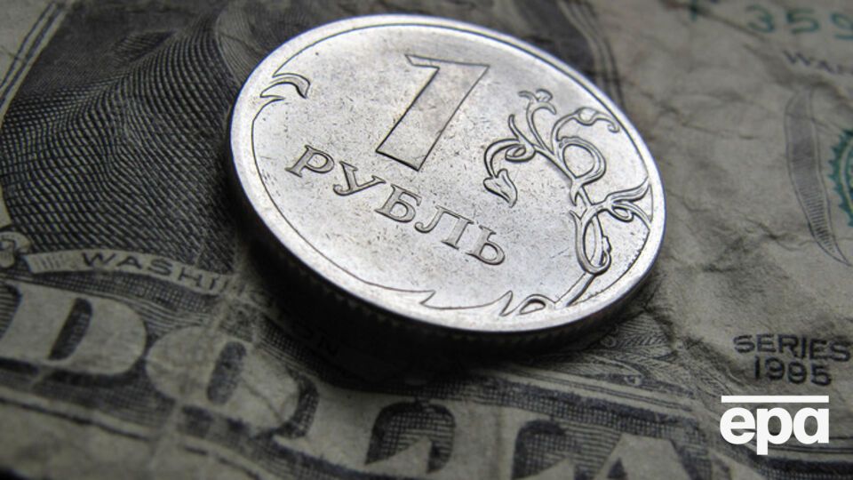 Официальный курс доллара в РФ перевалил за 70 рублей