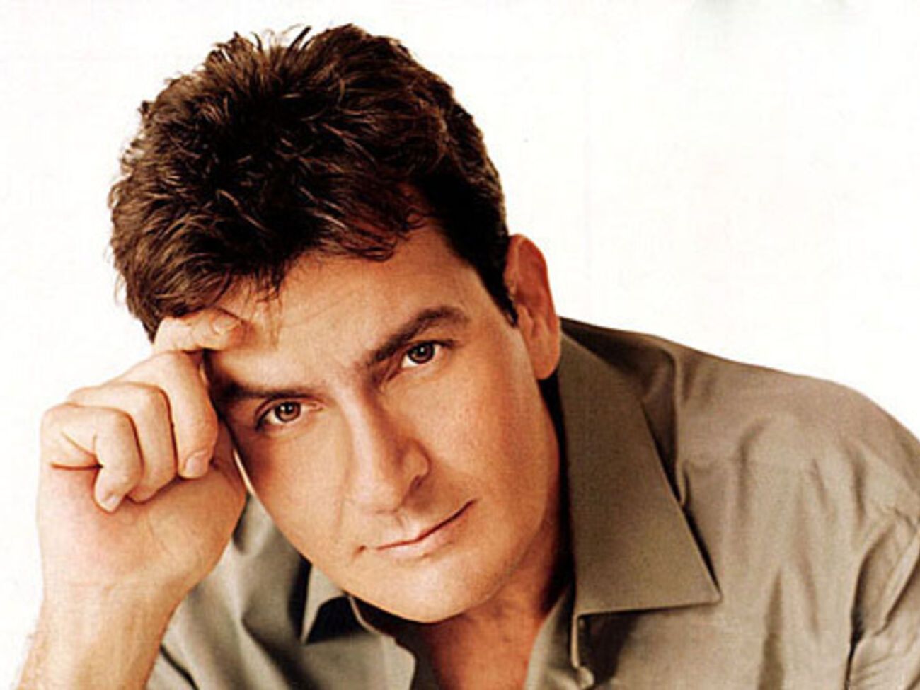 Скандал с признанием Чарли Шина в его ВИЧ-положительном статусе не утихнет вплоть до следующего года