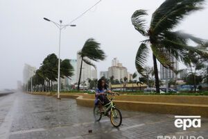 Тайфун "Мелор" движется со скоростью до 185 км/ч