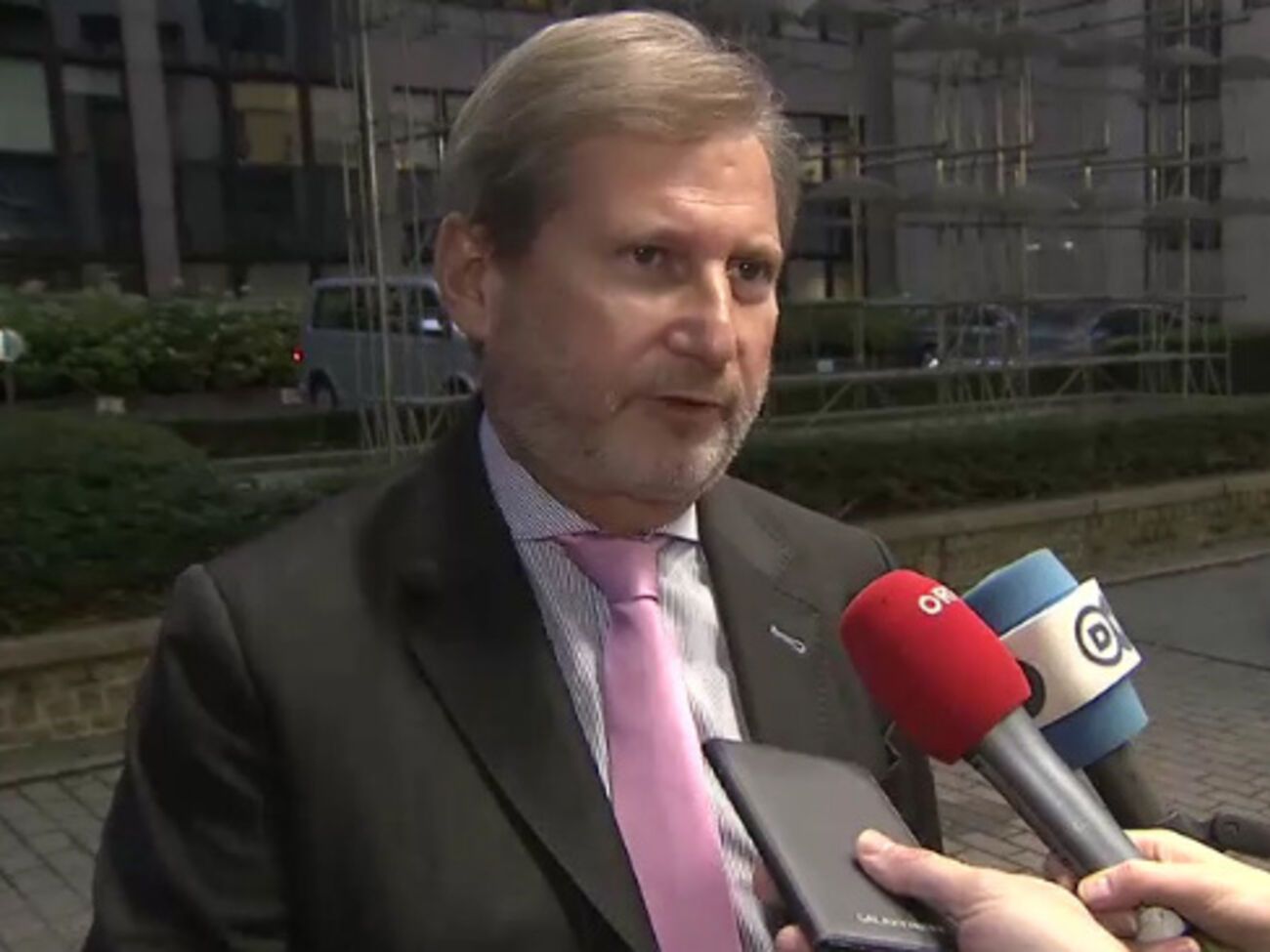 Еврокомиссар Хан: Завтра ЕС одобрит отмену виз украинцам