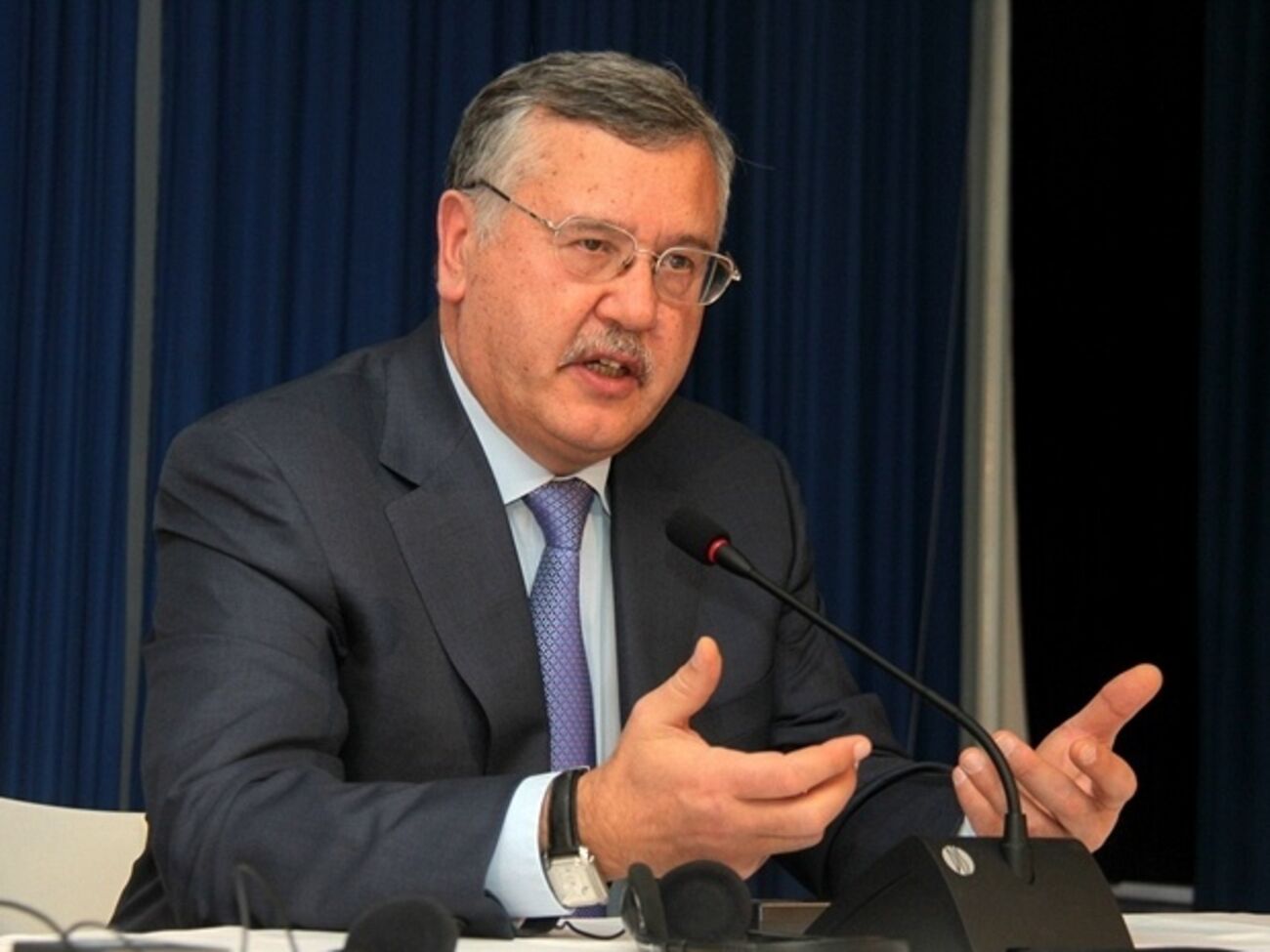 Гриценко: Свои предприятия Порошенко продавать не хочет. Зато хочет быстро распродать государственные