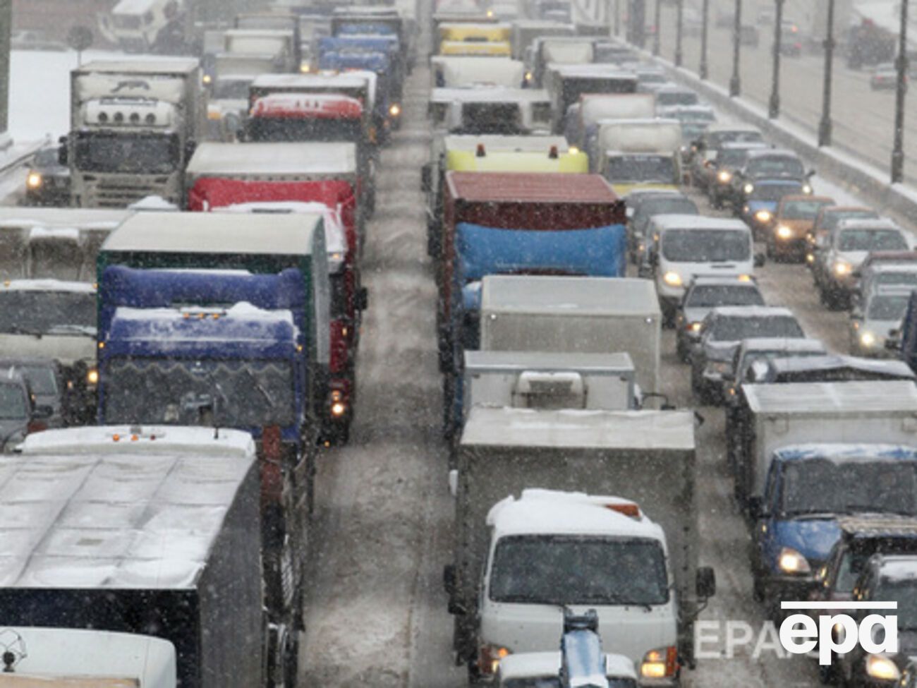 Путин снизил штрафы для дальнобойщиков