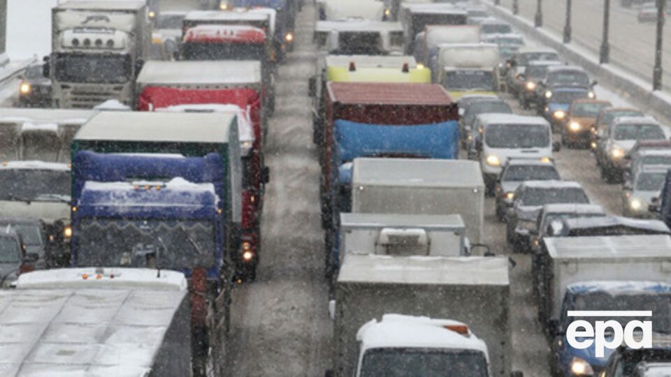 Путин снизил штрафы для дальнобойщиков