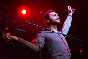 В новой песне "С.К.А.Й." спели об идеальной девушке