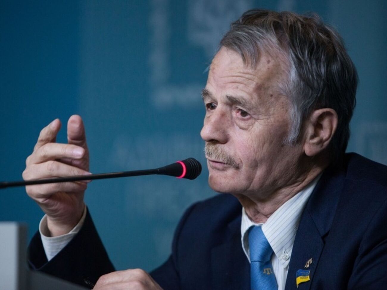 Крым покинули 35 тыс. человек, сообщил Мустафа Джемилев