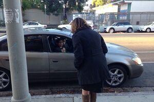 Родителям, которые привезли детей в школы, сообщили, что занятий не будет