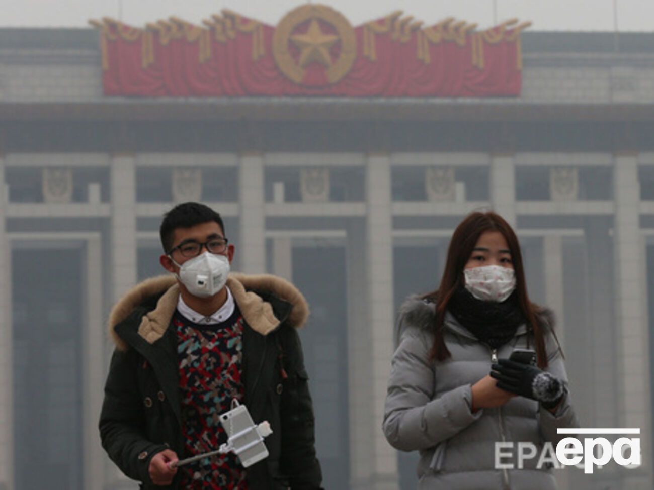 Густой смог в Пекине лишил горожан возможности нормально дышать