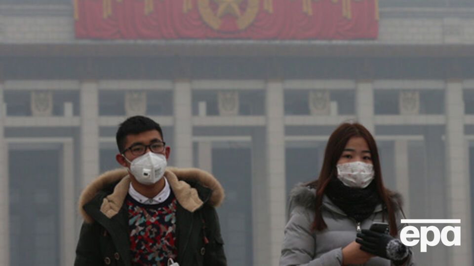 Густой смог в Пекине лишил горожан возможности нормально дышать