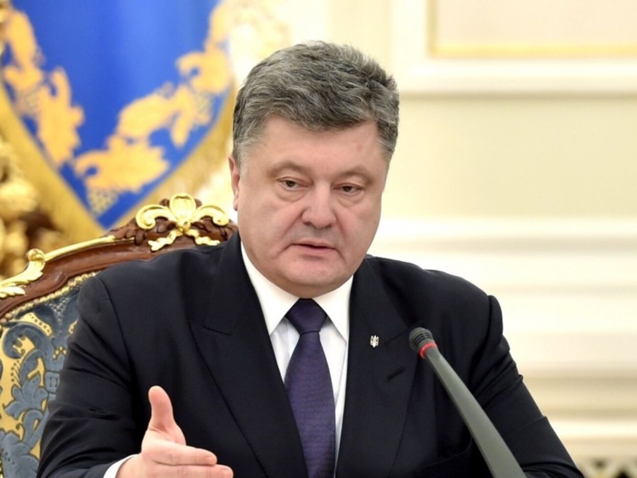 Порошенко: Как президент я не могу обойти молчанием позорный инцидент, который произошел на Нацсовете реформ